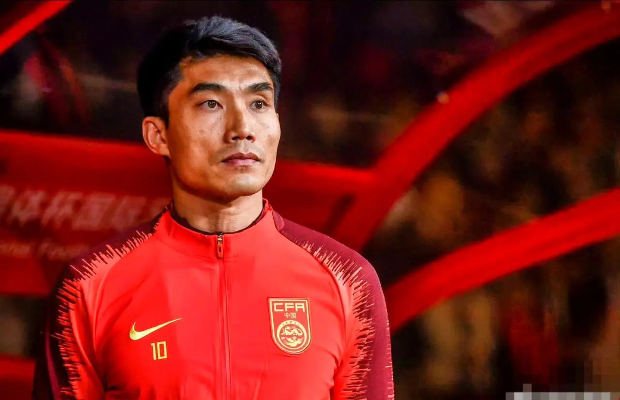 郑智挂帅东亚杯：从亚洲足球先生到国足临时主帅，将交