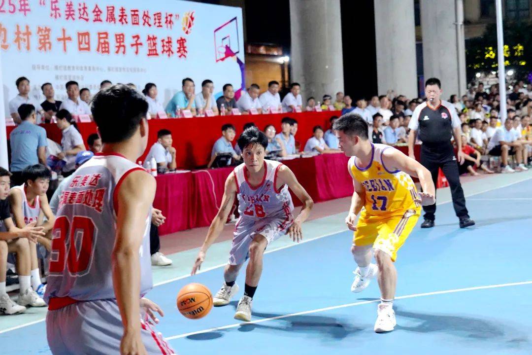 三亿体育-篮球盛事尽显风采，球队间的对决令人目不暇接的简单介绍